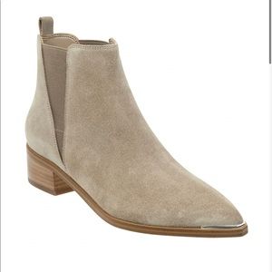 YALE POINTY TOE CHELSEA BOOTIE